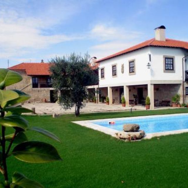 Casa do Meio do Povo
